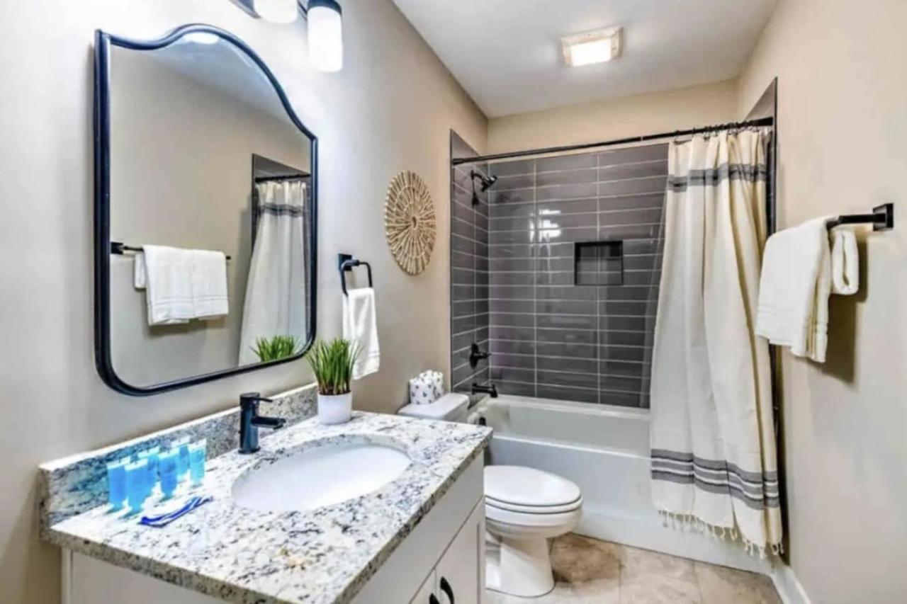 Luxury Four-Story Home, Rooftop Deck With Views, Pingpong! Sleeps 12! Nashville Exteriör bild