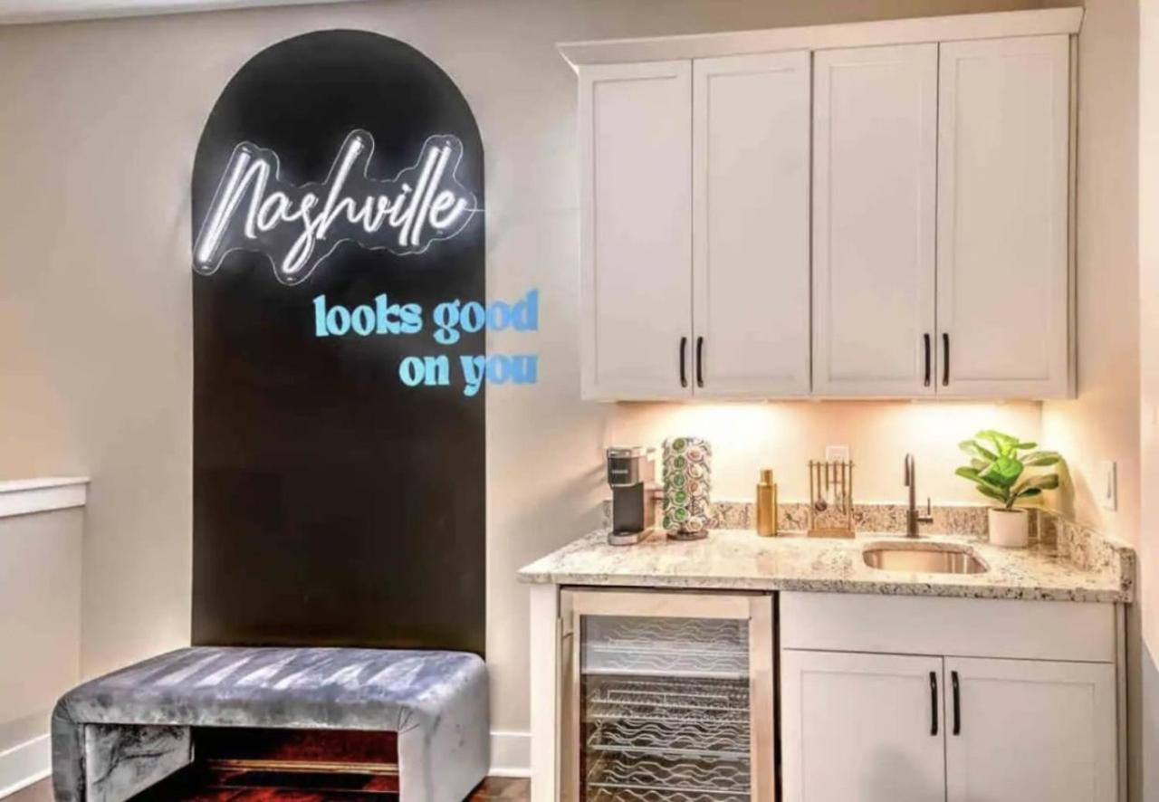 Luxury Four-Story Home, Rooftop Deck With Views, Pingpong! Sleeps 12! Nashville Exteriör bild